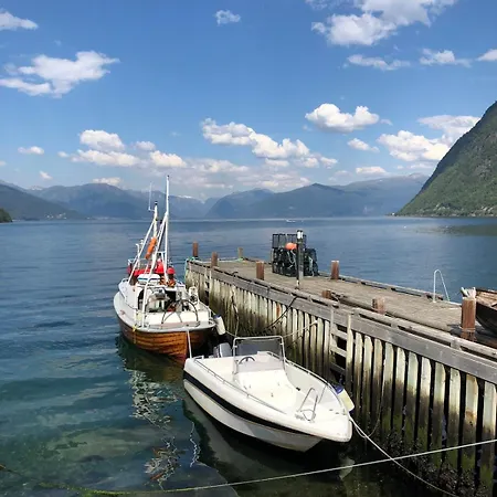 Vangsnes - Charming With Fjord View Διαμέρισμα *