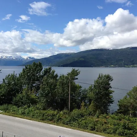 Vangsnes - Charming With Fjord View Juvik