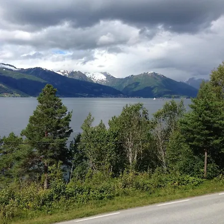 Διαμέρισμα Vangsnes - Charming With Fjord View Juvik