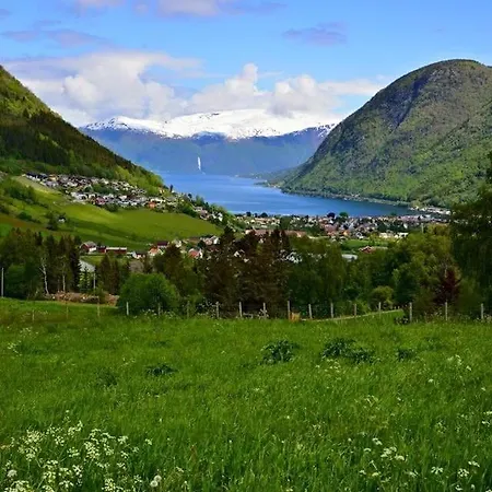 Vangsnes - Charming With Fjord View Διαμέρισμα *